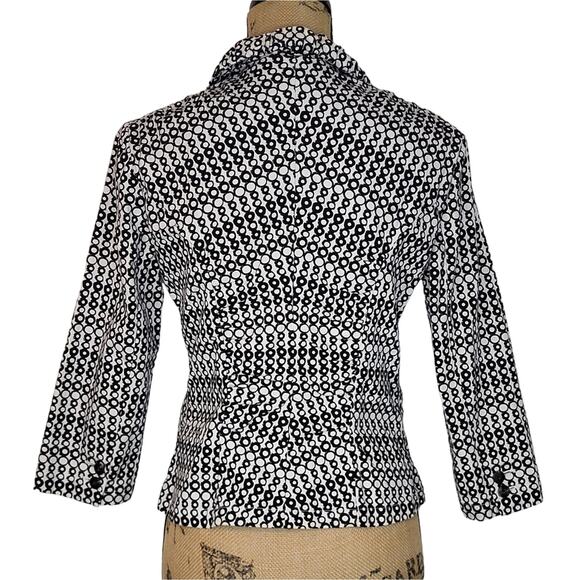 Cabi Du Jour White w/Black Circles Rouching Details Fitted Cropped Jacket Size 4 - Picture 6 of 12
